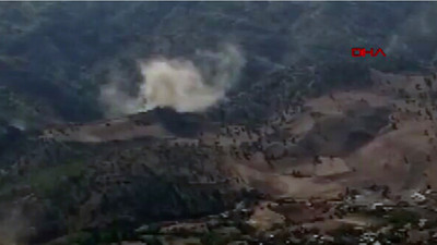 Deprem anında korkutan toz bulutu: Görenler gözlerine inanamadı