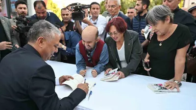 Muratpaşa Belediye Başkanı Ümit Uysal, yeni kitabını tanıttı