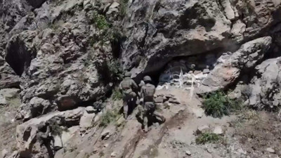 Mehmetçik hainlerin inine girdi: Nefes kesen operasyon kamerada