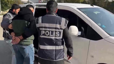 İstiklal Marşı okunurken ayağa kalkmayan 2 kişiye gözaltı