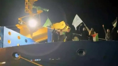 İstanbul'da yük gemisine İsrail'e protesto baskını