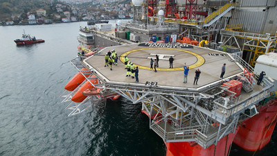 İstanbul Boğazı'ndan bir dev geçti