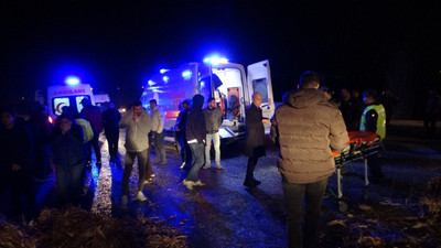 Devrilen TIR'ın altında kalan 2 polisten biri şehit düştü