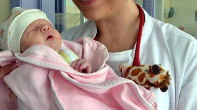Doktorların ''yaşayamaz'' dediği bebek büyüyüp çocuk doktoru oldu