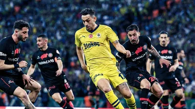 Fenerbahçe'de transfer krizi bitti: Yıldız isim 3 yıllık sözleşmeyi imzaladı