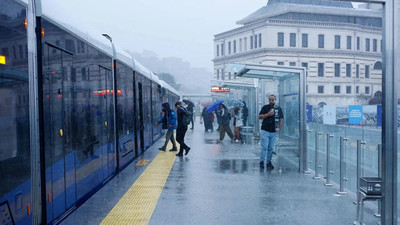 İstanbul için sağanak yağış uyarısı: Saat verildi, çok kuvvetli geliyor