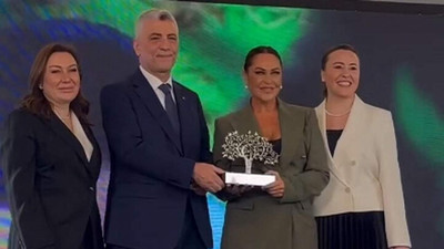 Hülya Avşar'a Zamansız Kadınlar Ödülü