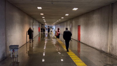 İstanbul'da metronun yaya alt geçidini su bastı