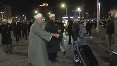 Tebliğciler, yılbaşı gecesi Taksim Meydanı’nda bildiri dağıttı