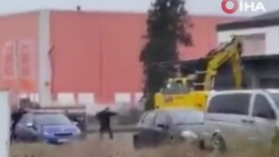 Polise iş makinalı saldırı: 3 polis yaralandı
