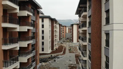 İşte asrın felaketinde yerle bir olup, 1.400 kişinin öldüğü Ebrar Sitesi'nin son hali