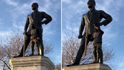 İstanbul'da bulunan Türkiye'nin ilk Atatürk heykeline saldırı!