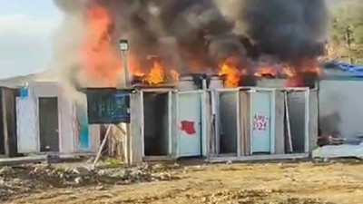 Konteyner yandı; deprem bölgesinde bir faciadan dönüldü