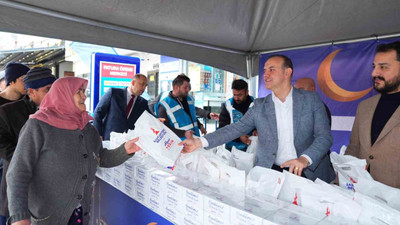 Sancaktepe Belediyesi’nden vatandaşlara kandil simidi ikramı