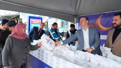 Sancaktepe Belediyesi’nden vatandaşlara kandil simidi ikramı