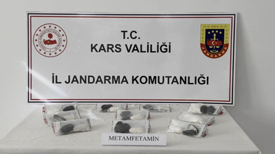 Yabancı uyruklu uyuşturucu kuryesi, uyuşturucuyu öyle bir yerine saklamış ki...