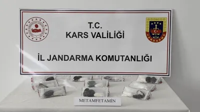 Yabancı uyruklu uyuşturucu kuryesi, uyuşturucuyu öyle bir yerine saklamış ki...