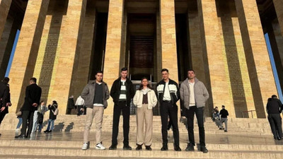 TSK'dan ihraç edilen teğmenler Anıtkabir'i ziyaret etti