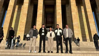 TSK'dan ihraç edilen teğmenler Anıtkabir'i ziyaret etti