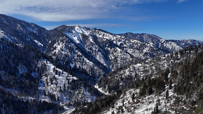 Karadeniz'in yemyeşil cenneti kar gelinliğini giydi