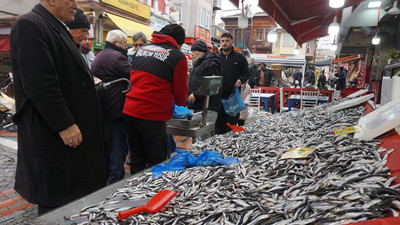 Hamsinin fiyatı dibi gördü, kasa kasa sattılar