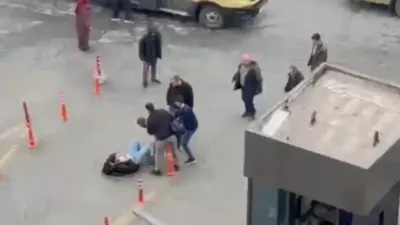 İstanbul'da 25 TL'lik minibüsçü dehşeti saniye saniye kamerada!