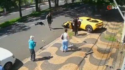 Süper otomobille 20 milyonluk akılalmaz trafik kazası kamerada