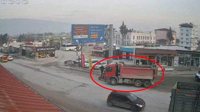 Kamyon şoförü motosiklet sürücüsünü altına alıp ezerek öldürdü!
