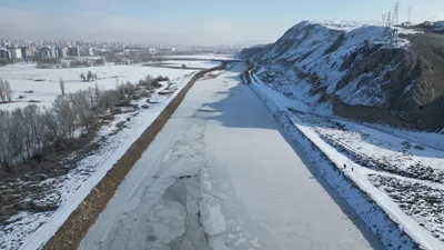 Eksi 23 derece soğuk Türkiye'nin en uzun nehrini dondurdu