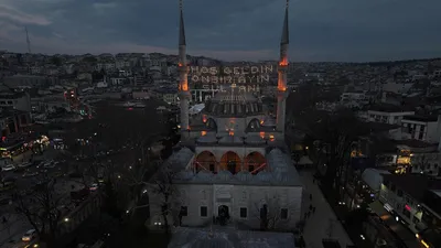 Üsküdar'da çifte ezan geleneği yaşatılıyor