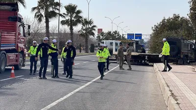 Özel harekat polislerini taşıyan zırhlı araç kaza yaptı: Yaralılar var
