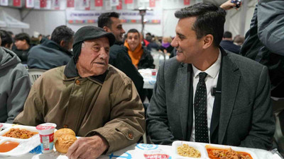 Manisa Büyükşehir Belediye Başkanı Zeyrek, vatandaşlarla iftarda buluştu