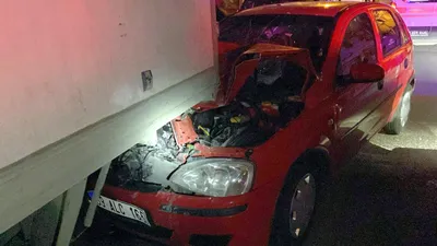 Trafik canavarı kamyona çarptı: Yaralılar var