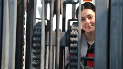 Ağabeyine özendi 15 yaşında otosanayinin Melike ustası oldu