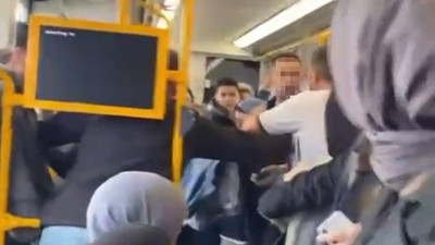 Metroda küfürler, tekmeler havada uçuştu
