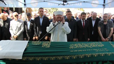 Özgür Özel'den kulislerde konuşulan o iddiaya yanıt: ''Magazin konularıyla bir ilgim yok''