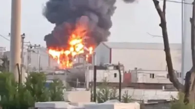 Kocaeli'de boya imalathanesi alev alev yandı