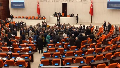 AK Partililer ve MHP'liler Meclis'i terk etti, emeklinin bayram ikramiyesi rötar yaptı!
