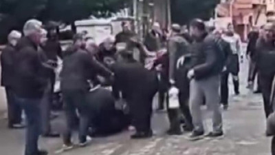 İstanbul'da motokurye ile cemaat birbirine girdi