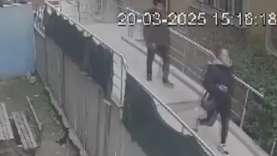 Esenyurt'ta 18 yaşındaki canavar kamerada: Genç kızı yumruklayıp taciz etti!