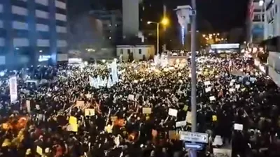Polis Güvenpark'ı kapatınca Ankara'da binlerce kişi Çankaya'da toplandı