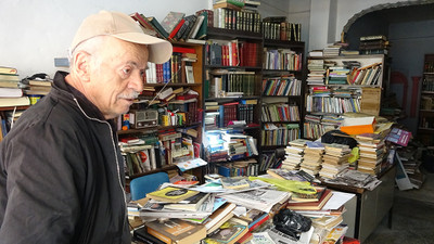 Hırsızlar, ücretsiz kitap dağıtan kitapevini soydu