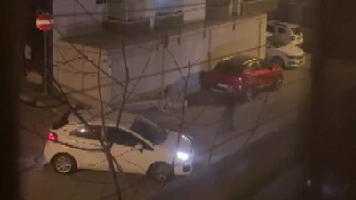 İstanbul'un göbeğinde eli silahlı boşanma aşamasındaki psikopat kamerada!