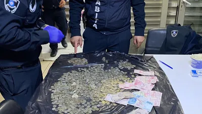 Dilencinin üzerinden çıkan parayı gören gözlerine inanamadı