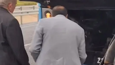 Güler misin, ağlar mısın ? Halk otobüsündeki yangına ''üfürüklü müdahale anı'' kamerada!