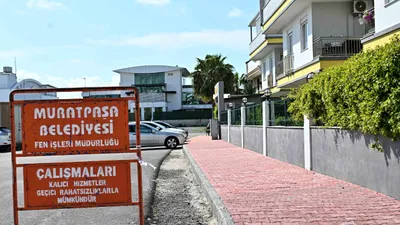 Muratpaşa Belediyesi'nden Güzeloba'da kaldırım çalışması