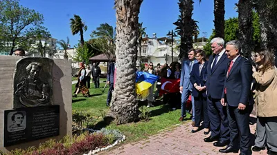 Muratpaşa'da dostluk çınarı toprağa kavuştu
