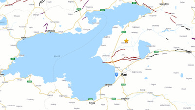 Van peşpeşe 2 depremle sarsıldı!