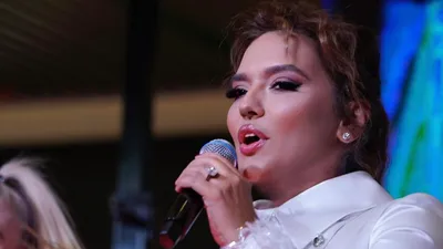 Demet Akalın sahnede dayanamayıp ağzını bozdu!