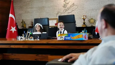 Konyaaltı Belediye Başkanı Kotan koltuğu Defnesu ve Uzay'a emanet etti